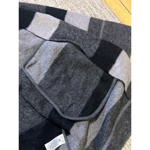 Roots Canada Gray and Black Wool Blend Womens Cardigan Size M - Picture 7 of 12